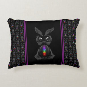 Cute Black Rabbit met Chakra Rainbow Soul Accent Kussen