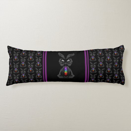 Cute Black Rabbit met Chakra Rainbow Soul Lichaamskussen (Voorkant)