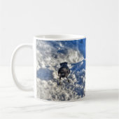 Cute Black Raven in de sneeuwfoto Koffiemok (Links)