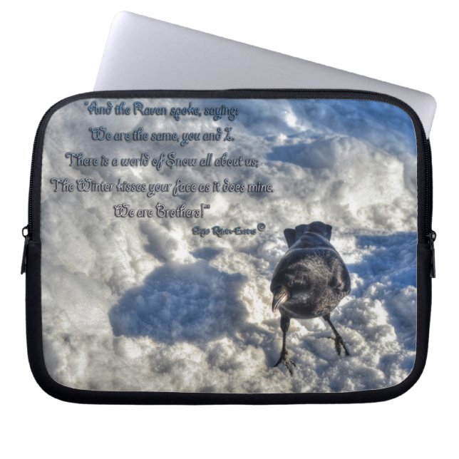 Cute Black Raven in de sneeuwfoto Laptop Sleeve (Voorkant)