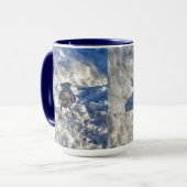 Cute Black Raven in de sneeuwfoto Mok (Voorkant links)