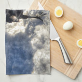 Cute Black Raven in de sneeuwfoto Theedoek (Quarter Fold)