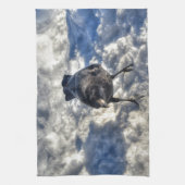 Cute Black Raven in de sneeuwfoto Theedoek (Verticaal)