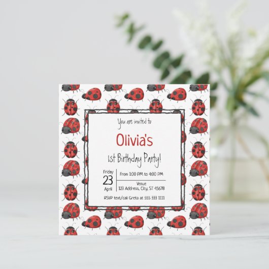 Cute Black Red Ladybug Pattern 1st Birthday Party Kaart (Staand voorkant)