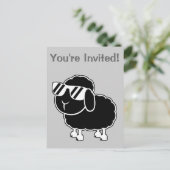 Cute Black Sheep Cartoon Uitnodiging Briefkaart (Staand voorkant)