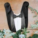Cute Black Tuxedo Little Man Gatsby Wedding Party Slabbetje<br><div class="desc">Deze schattige kleine zwarte tuxedo baby bib kan voor elk moment worden gedragen. Als je kleine naar een bruiloft gaat en je hebt hem (of haar) nodig om slim te zijn, dan is dit de bib voor hem (of haar) Bekijk de andere beschikbare kleuren - we hebben ook een middernacht...</div>
