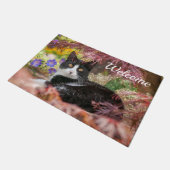 Cute Black-White Cat Resting onder een Maple Tree Deurmat (Schuin)