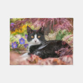 Cute Black-White Cat Resting onder een Maple Tree Fleece Deken (Voorkant (Horizontaal))