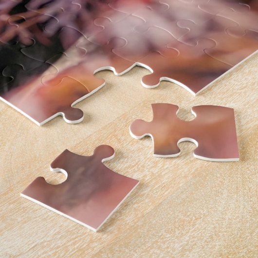Cute Black-White Cat Resting onder een Maple Tree Legpuzzel (Zijkant)
