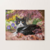 Cute Black-White Cat Resting onder een Maple Tree Legpuzzel (Horizontaal)