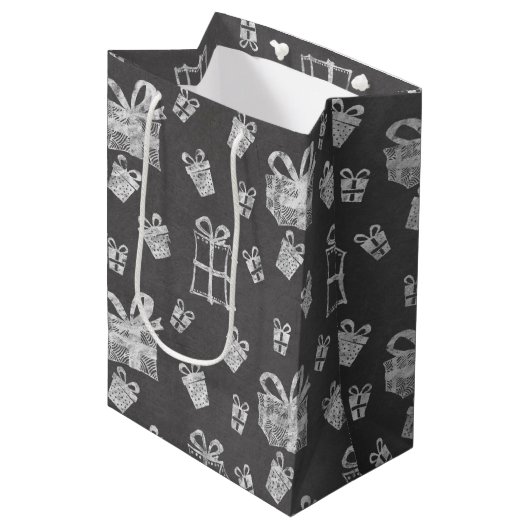 Cute Black & White Kerstmis Present Chalkboard Medium Cadeauzakje (Voorkant Gekanteld)
