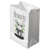 Cute Black & White Panda in Bamboo Medium Cadeauzakje (Voorkant Gekanteld)