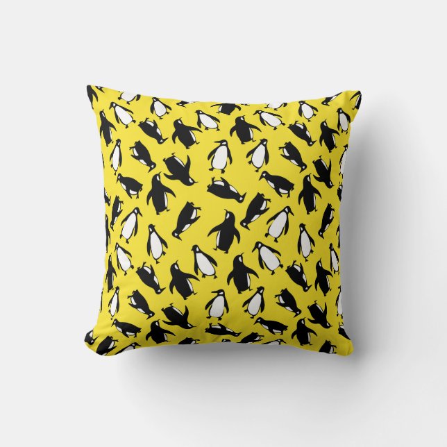 Cute black white penguin pattern yellow background kussen (Voorkant)