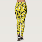 Cute black white penguin pattern yellow background leggings (Achterkant)