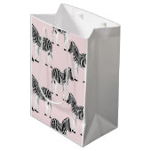 Cute Black White Zebra Animal Roze design Medium Cadeauzakje (Voorkant Gekanteld)