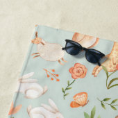 Cute Blauwgroen Baby Animal Pastel Patroon Strandlaken (In situ)