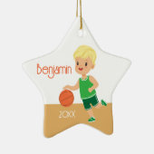 Cute Blonde Boy Basketball Persoonlijke Kerstmis Keramisch Ornament (Rechts)