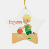Cute Blonde Boy Basketball Persoonlijke Kerstmis Keramisch Ornament (Achterkant)