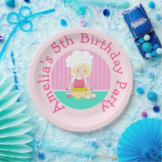Cute Blonde Hair Girl Baking Birthday Party Papieren Bordje (Feest)