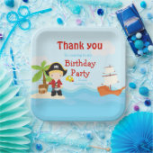 Cute Blonde Pirate Boy in Red Birthday Papieren Bordje (Feest)