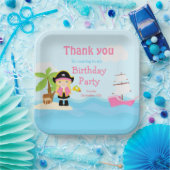 Cute Blonde Pirate Girl in Pink Birthday Party Papieren Bordje (Feest)