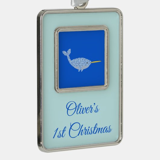 ]Cute Blue Baby Boy Narwhal Custom First Kerstal Verzilverd Omlijst Ornament (Rechts)