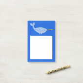 Cute Blue Baby Narwhal Post-it® Notes (Op bureau)