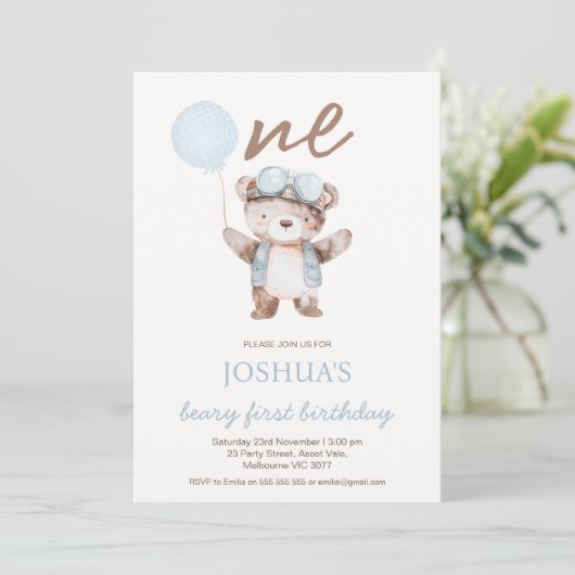 Cute Blue Brown Beary First Birthday Bear Birthday Kaart (Staand voorkant)