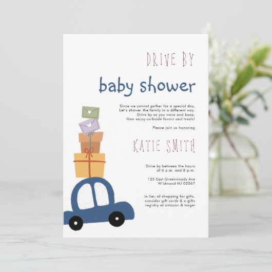 Cute Blue Car met cadeau Drive by Baby shower Kaart (Staand voorkant)
