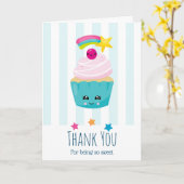 Cute Blue Cupcake met Kawaii Face Birthday Bedankt Kaart (Gele Bloem)