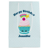 Cute Blue Cupcake met Kawaii Face Birthday Medium Cadeauzakje (Achterkant)