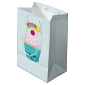 Cute Blue Cupcake met Kawaii Face Medium Cadeauzakje (Achterkant Gekanteld)
