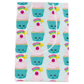 Cute Blue Cupcake met Kawaii Face Pattern Medium Cadeauzakje (Achterkant)
