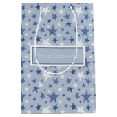 Cute Blue en White Winter Stars Medium Cadeauzakje (Voorkant)
