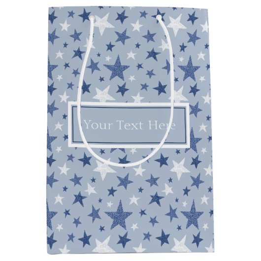 Cute Blue en White Winter Stars Medium Cadeauzakje (Voorkant)