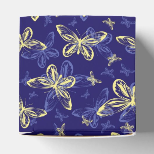 Cute Blue en Yellow Butterfly Illustrated Pattern Bedankdoosjes (Bovenkant)