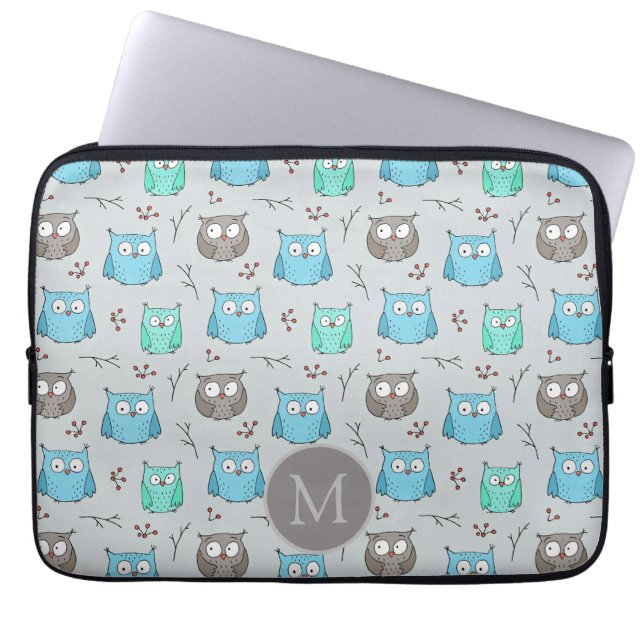 Cute Blue Gray Owl Pattern Monogram Laptop Sleeve (Voorkant)