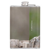 Cute Blue Jay Songbird on Treestump Heupfles (Achterkant)