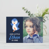 Cute Blue Penguin Baby Boy First Birthday Party Kaart (Staand voorkant)