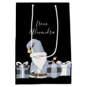 Cute Blue Santa Gnome met Gifts Medium Cadeauzakje (Achterkant)