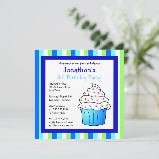 Cute Blue Sprinkle Cupcake Birthday Boy Invite Kaart (Staand voorkant)