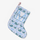 Cute Blue Whales Pattern Monogram Kleine Kerstsok (Voorkant (Hangend))