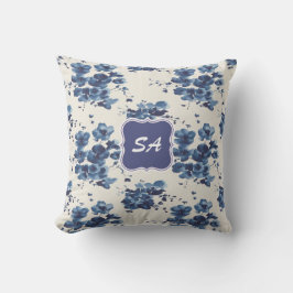Cute Blue & White Floral Design Monogrammed Pillow Buitenkussen