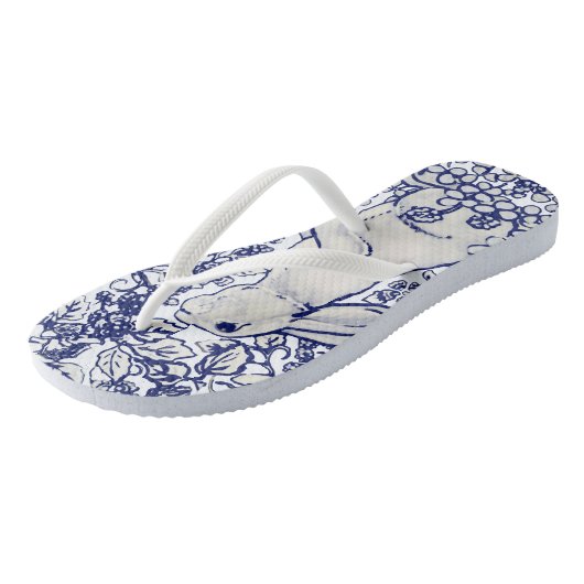Cute Blue White Rabbit in Foliage Fun  look Teenslippers (Schuin)