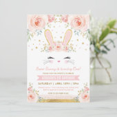 Cute Blush Floral Bunny Rabbit Birthday Party Kaart (Staand voorkant)