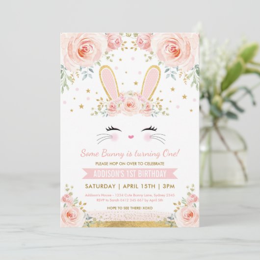 Cute Blush Floral Bunny Rabbit Birthday Party Kaart (Staand voorkant)