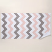 Cute Blush Roze Grijs Chevron Patroon Strandhanddo Strandlaken (Voorkant)