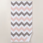 Cute Blush Roze Grijs Chevron Patroon Strandhanddo Strandlaken (Voorkant)