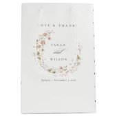 Cute Blush White Meadow Floral Wreath Wedding Medium Cadeauzakje (Voorkant)