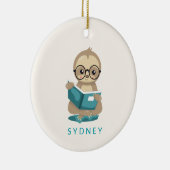 Cute Bookworm Sloth Reading Books Personalized   Keramisch Ornament (Rechts)